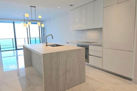 Condominio en alquiler en Miami, Florida, 1 dormitorio, 95.5 m2 № 2071951 - foto 6