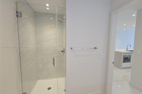 Condominio en alquiler en Miami, Florida, 1 dormitorio, 95.5 m2 № 2071951 - foto 23
