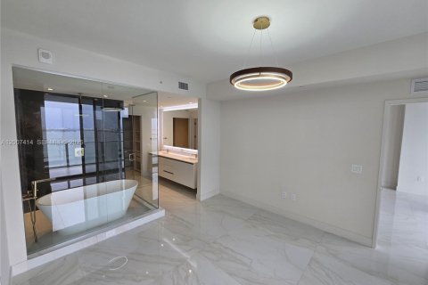 Condominio en alquiler en Miami, Florida, 1 dormitorio, 95.5 m2 № 2071951 - foto 26