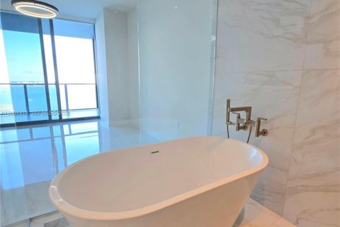 Condominio en alquiler en Miami, Florida, 1 dormitorio, 95.5 m2 № 2071951 - foto 28