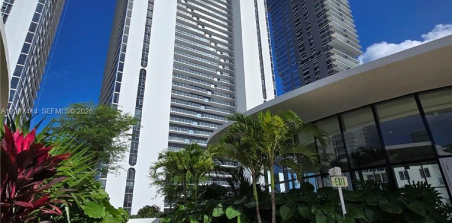 Condominio en Miami, Florida, 1 dormitorio  № 2071951