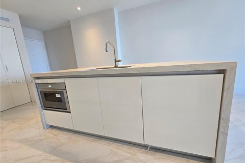 Condominio en alquiler en Miami, Florida, 1 dormitorio, 95.5 m2 № 2071951 - foto 11