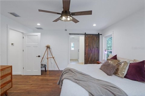 House in Tampa, Florida 4 bedrooms, 210.42 sq.m. № 2157126 - photo 18