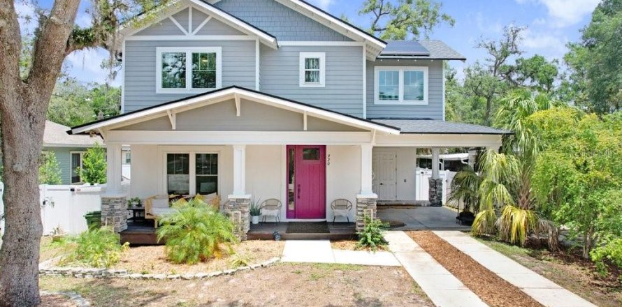 House in Tampa, Florida 4 bedrooms, 210.42 sq.m. № 2157126