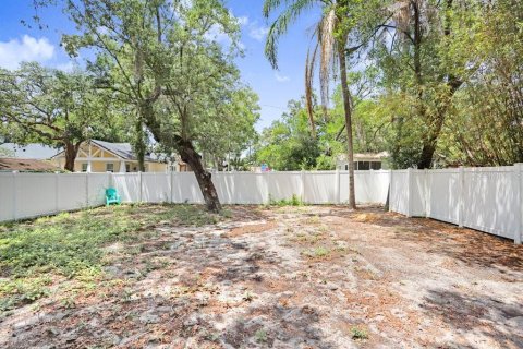 House in Tampa, Florida 4 bedrooms, 210.42 sq.m. № 2157126 - photo 27
