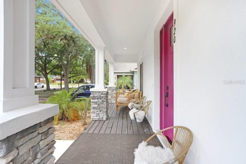 House in Tampa, Florida 4 bedrooms, 210.42 sq.m. № 2157126 - photo 3