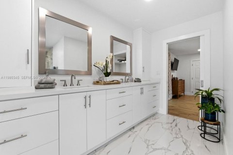 Купить виллу или дом в Пальметто-Бей, Флорида 4 спальни, 229.65м2, № 2049712 - фото 16