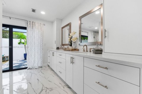 Купить виллу или дом в Пальметто-Бей, Флорида 4 спальни, 229.65м2, № 2049712 - фото 13