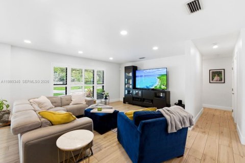 Купить виллу или дом в Пальметто-Бей, Флорида 4 спальни, 229.65м2, № 2049712 - фото 11