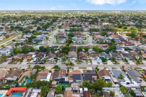 Casa en venta en Miami, Florida, 3 dormitorios, 127.46 m2 № 1864293 - foto 23