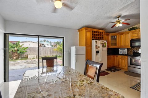 Casa en venta en Miami, Florida, 3 dormitorios, 127.46 m2 № 1864293 - foto 9