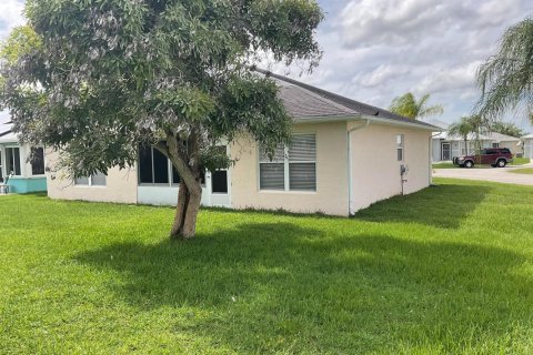 Villa ou maison à vendre à St. Lucie, Floride: 2 chambres, 131.92 m2 № 2245836 - photo 10