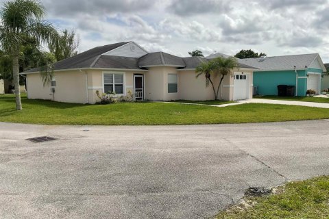 Villa ou maison à vendre à St. Lucie, Floride: 2 chambres, 131.92 m2 № 2245836 - photo 6