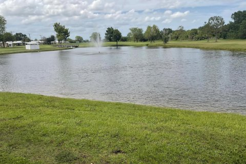 Villa ou maison à vendre à St. Lucie, Floride: 2 chambres, 131.92 m2 № 2245836 - photo 19