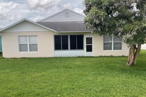 Villa ou maison à vendre à St. Lucie, Floride: 2 chambres, 131.92 m2 № 2245836 - photo 9
