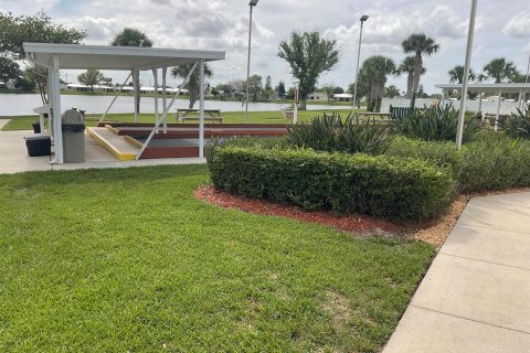 Villa ou maison à vendre à St. Lucie, Floride: 2 chambres, 131.92 m2 № 2245836 - photo 4