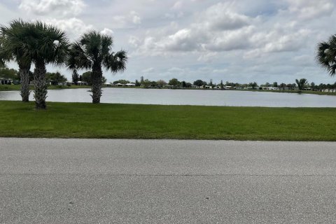 Villa ou maison à vendre à St. Lucie, Floride: 2 chambres, 131.92 m2 № 2245836 - photo 15