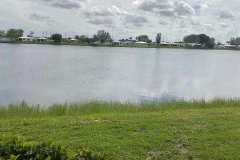 Villa ou maison à vendre à St. Lucie, Floride: 2 chambres, 131.92 m2 № 2245836 - photo 14