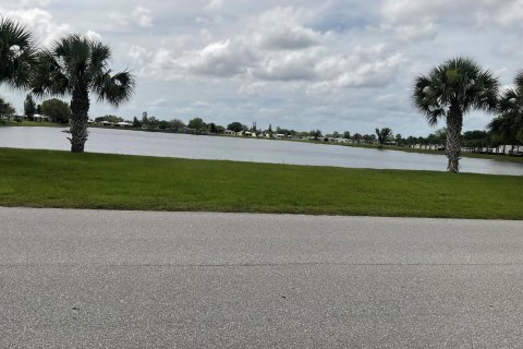 Villa ou maison à vendre à St. Lucie, Floride: 2 chambres, 131.92 m2 № 2245836 - photo 16
