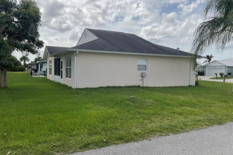 Villa ou maison à vendre à St. Lucie, Floride: 2 chambres, 131.92 m2 № 2245836 - photo 8