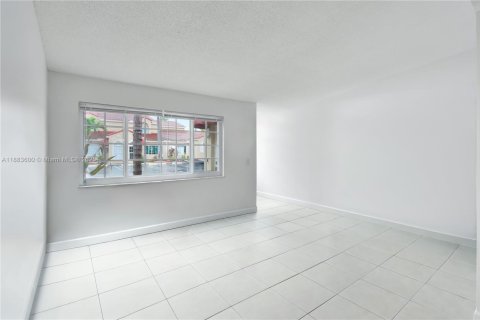Купить таунхаус в Майами-Лейкс, Флорида 3 комнаты, 117.99м2, № 1950031 - фото 7