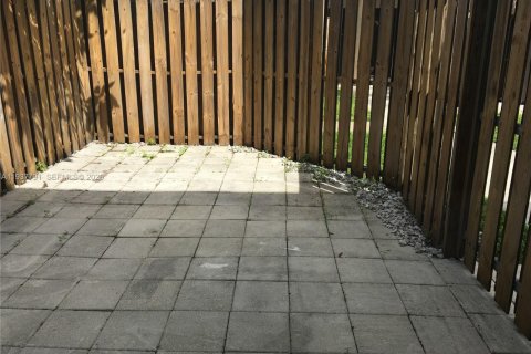 Townhouse in Lauderhill, Florida 2 bedrooms, 94.76 sq.m. № 1995432 - photo 12