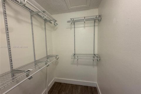 Townhouse in Lauderhill, Florida 2 bedrooms, 94.76 sq.m. № 1995432 - photo 5