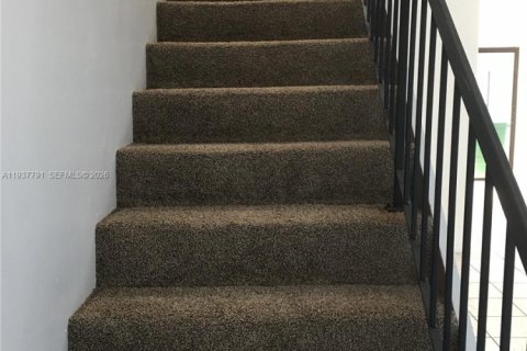 Townhouse in Lauderhill, Florida 2 bedrooms, 94.76 sq.m. № 1995432 - photo 13