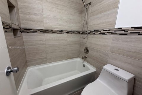 Townhouse in Lauderhill, Florida 2 bedrooms, 94.76 sq.m. № 1995432 - photo 6