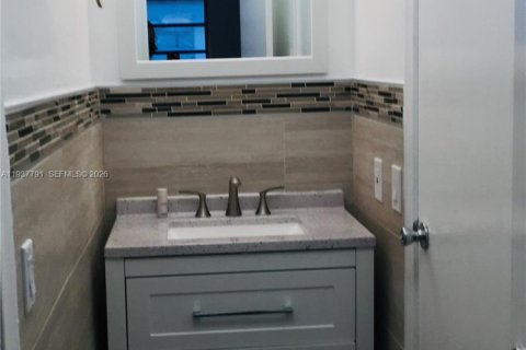 Townhouse in Lauderhill, Florida 2 bedrooms, 94.76 sq.m. № 1995432 - photo 14