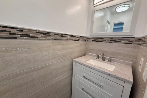 Townhouse in Lauderhill, Florida 2 bedrooms, 94.76 sq.m. № 1995432 - photo 7