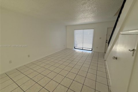 Townhouse in Lauderhill, Florida 2 bedrooms, 94.76 sq.m. № 1995432 - photo 11