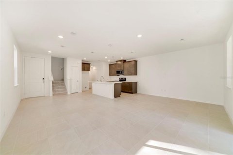 Townhouse in Oviedo, Florida 3 bedrooms, 165.74 sq.m. № 2390734 - photo 5