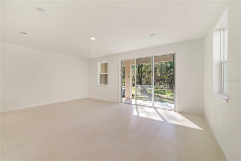 Townhouse in Oviedo, Florida 3 bedrooms, 165.74 sq.m. № 2390734 - photo 4
