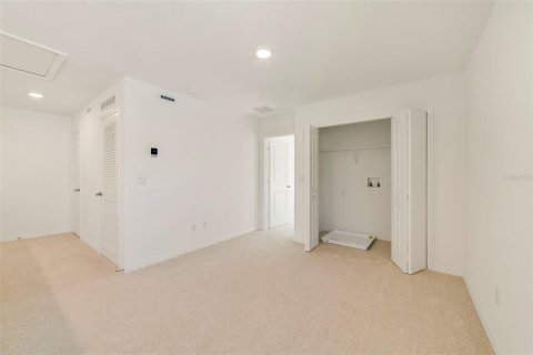Townhouse in Oviedo, Florida 3 bedrooms, 165.74 sq.m. № 2390734 - photo 14