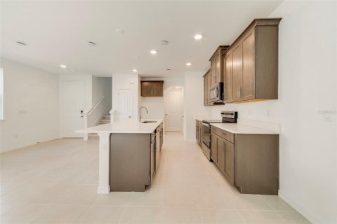 Townhouse in Oviedo, Florida 3 bedrooms, 165.74 sq.m. № 2390734 - photo 11