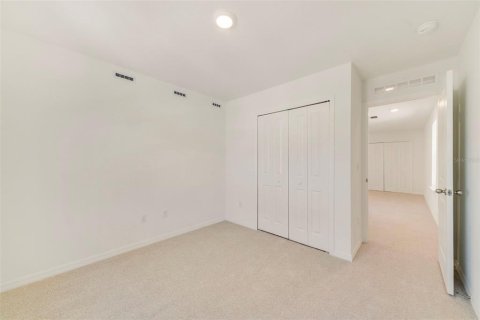 Townhouse in Oviedo, Florida 3 bedrooms, 165.74 sq.m. № 2390734 - photo 16