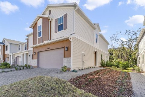 Townhouse in Oviedo, Florida 3 bedrooms, 165.74 sq.m. № 2390734 - photo 2