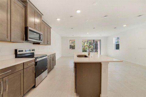 Townhouse in Oviedo, Florida 3 bedrooms, 165.74 sq.m. № 2390734 - photo 9