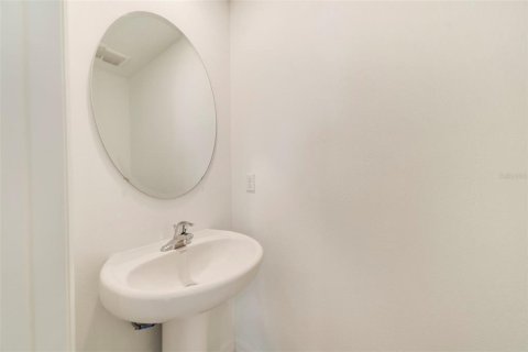 Townhouse in Oviedo, Florida 3 bedrooms, 165.74 sq.m. № 2390734 - photo 12