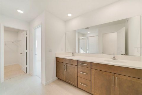 Townhouse in Oviedo, Florida 3 bedrooms, 165.74 sq.m. № 2390734 - photo 21