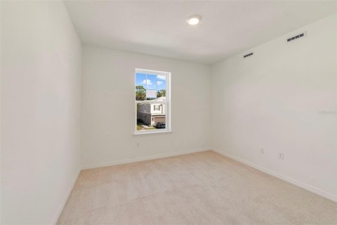 Townhouse in Oviedo, Florida 3 bedrooms, 165.74 sq.m. № 2390734 - photo 15