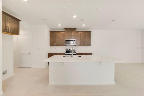 Townhouse in Oviedo, Florida 3 bedrooms, 165.74 sq.m. № 2390734 - photo 8
