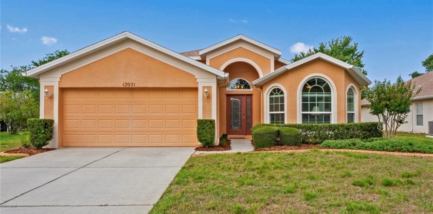 House in Spring Hill, Florida 3 bedrooms, 183.11 sq.m. № 1687530