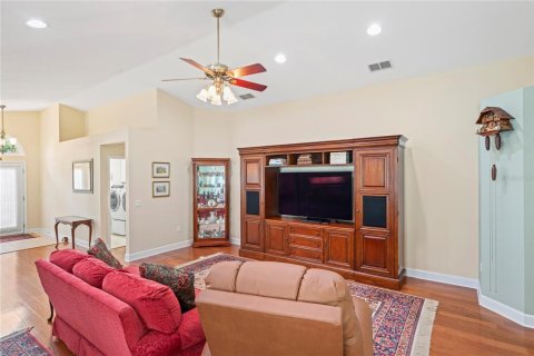House in Spring Hill, Florida 3 bedrooms, 183.11 sq.m. № 1687530 - photo 9