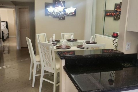 Condominio en venta en Lauderhill, Florida, 2 dormitorios, 94.39 m2 № 2192934 - foto 11