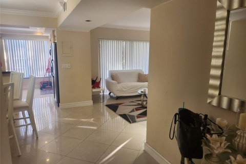 Condominio en venta en Lauderhill, Florida, 2 dormitorios, 94.39 m2 № 2192934 - foto 8