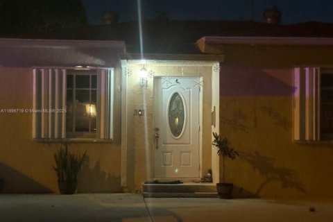 Купить виллу или дом в Хайалиа, Флорида 4 спальни, 72.09м2, № 1948370 - фото 3