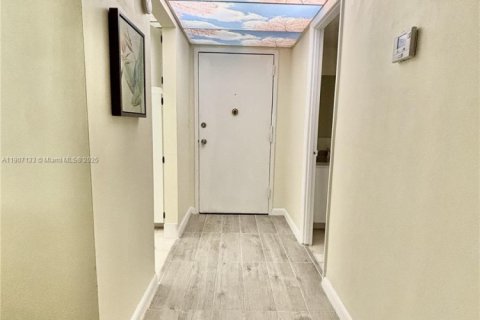 Condominio en venta en Miami Beach, Florida, 1 dormitorio, 84.08 m2 № 2012517 - foto 9