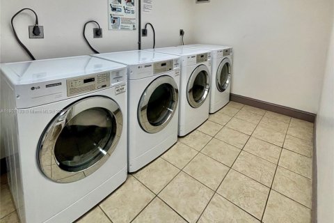 Condominio en venta en Miami Beach, Florida, 1 dormitorio, 84.08 m2 № 2012517 - foto 14